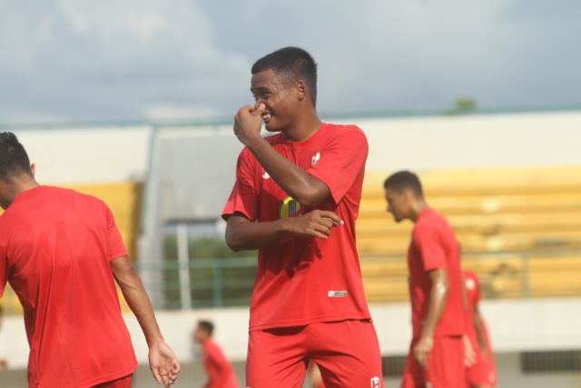 PENGHILANG BOSAN: Di tengah situasi pandemic coronavirus, menonton film dan mendengarkan lagu menjadi solusi penghilang kejenuhan Yuswanto Aditya.