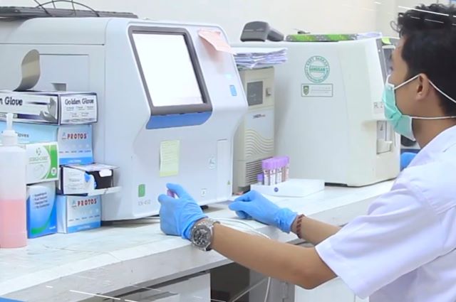 INSENTIF : Petugas di fasilitas kesehatan yang masuk dalam garda terdepan penanganan pasien terpapar COVID-19, mendapat insentif khusus dari Pemkab Balangan. | FOTO: HUMAS FOR RADAR BANJARMASIN.