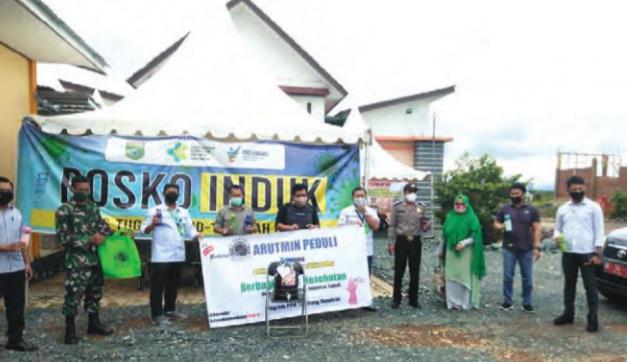 BAGIKAN APD: PT Arutmin Indonesia Cabang Batulicin membagikan Alat Pelindung Diri (APD) demi mendukung percepatan penanganan dan pencegahan Covid-19 di Kabupaten Tanah Bumbu.
