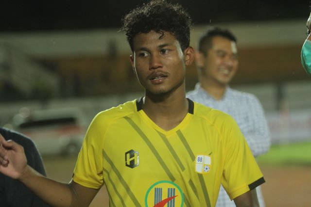 SISI LAIN: Wonderkid Barito Putera, Bagas Kaffa melakukan berbagai tradisi dan kegiatan ngabuburit selama berada di kampung halamannya, Jawa Tengah.