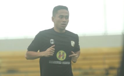 INGIN MENULAR: Reva Adi Utama senang dengan bergulirnya kompetisi sepak bola Jerman, Bundesliga.