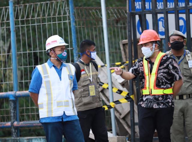 PANTAU: Wakil Ketua DPRD Kalsel, M Syaripuddin didampingi CEO Pelindo III Regional Kalimantan, Boy Robyanto.