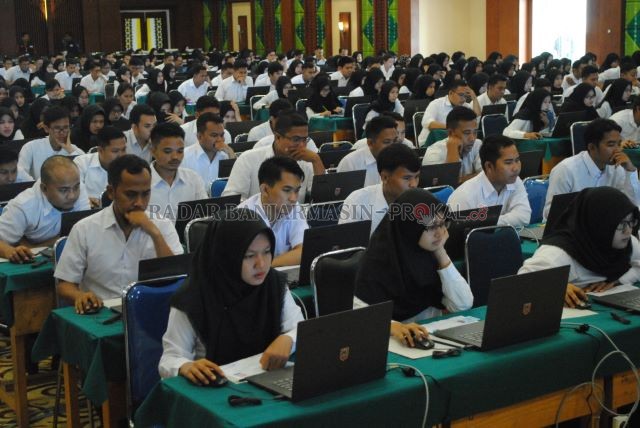 BELUM BEKERJA: Seleksi CPNS beberapa waktu lalu. 90 persen PNS Kalsel harus bekerja dari rumah di musim pandemi. | DOK/RADAR BANJARMASIN