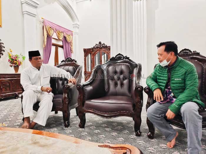 KUNJUNGAN DINI HARI: Gubernur Kalsel mendatangi Bupati Tapin Arifin Arpan membahas penanganan corona, dini hari kemarin.