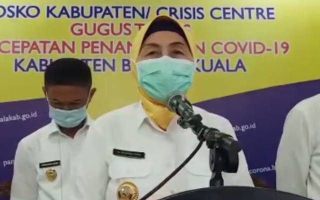 RESMI DIPUTUS: Bupati Batola Noormiliyani menyampaikan pemutusan hubungan kerja dengan BPJS kesehatan.