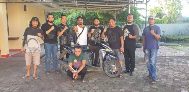 Kasus lawas pencurian sepeda motor yang dilakoni Robby Andrianto terbongkar. Setelah ia tertangkap mencuri kotak amal, Senin (8/6).
