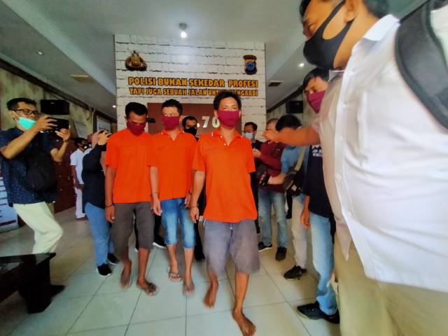 PENYEKAP: Tiga kawanan penculik dan penyekap dihadirkan dalam rilis kasus di Polresta Banjarmasin.