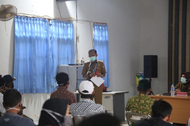 SAMBUTAN: Bupati Tala Sukamta menyampaikan sambutan di pelatihan Penatalaksanaan Jenazah Suspect Covid-19. (Humas for Radar Banjarmasin)