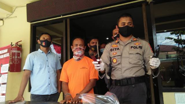 Penikam Bahrudin alias Haji Udin (48) hendak kabur ke Pulau Jawa. Namun, Muchammad Irvan (44) di area Pelabuhan Trisakti Banjarmasin dibekuk personel gabungan Buser Polsek Banjarmasin Utara, Jatanras Satreskrim Polresta Banjarmasin dan Resmob Polda Kalsel