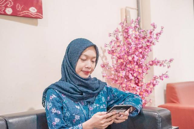 NONTON STREAMING: Produk entertainment digital seperti layanan aliran (streaming) musik dan film, permainan digital, serta jasa daring lainnya mulai dilihat menjadi sumber penerimaan pajak oleh pemerintah. | Foto: Tek.id