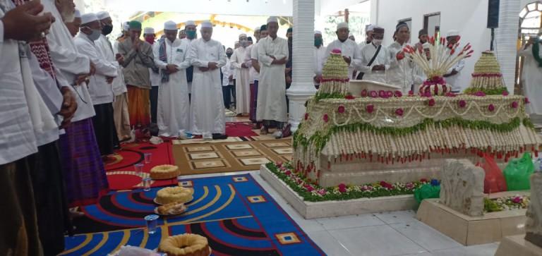 DIGELAR TERTUTUP: Peringatan haul ke-52 Tahun Habib Muhammad bin Ali Al-Idrus di Desa Pacakan Kecamatan Kusan hulu digelar tertutup oleh pihak keluarga pada Minggu (5/7). (Foto Diskominfo Tanbu For Radar Banjarmasin).