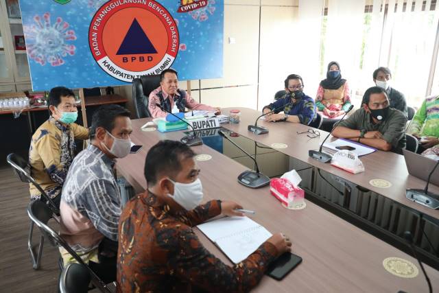 RAKOR: Pemerintah Kabupaten Tanah Bumbu menggelar rapat koordinasi (Rakor) penataan aset bersama Badan Pertanahan Negara (BPN, Kamis (16/7) di ruang rapat BPBD Tanbu. (Foto Diskominfo Tanbu For Radar Banjarmasin).