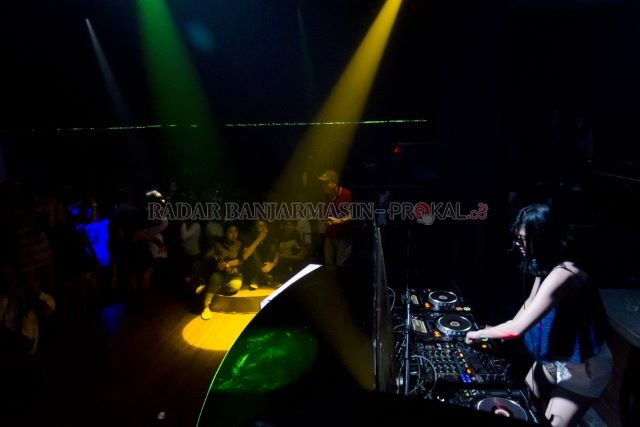 DUGEM: Foto ilustrasi. Penampilan female disc jockey di salah satu diskotek di Banjarmasin sebelum virus corona mewabah. | FOTO: WAHYU RAMADHAN/RADAR BANJARMASIN