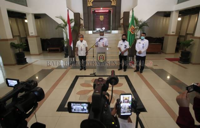 KEMBALI BERAKTIVITAS: Sekda Banjarbaru, Said Abdullah dan pejabat tinggi yang sempat terkonfirmasi tertular Covid-19 sebelumnya telah dinyatakan sembuh usai hasil swab terakhir berstatus negatif. | Foto: Muhammad Rifani/Radar Banjarmasin