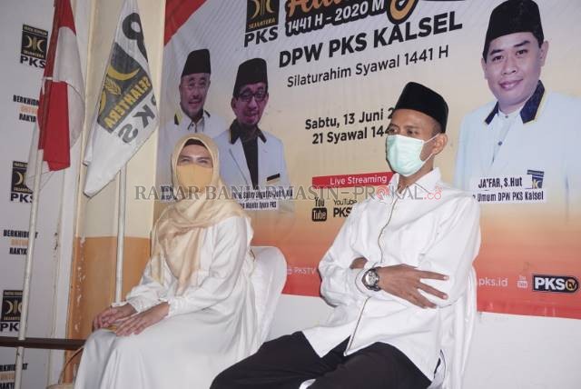 PENGANTEN POLITIK: Ananda dan Mushaffa Zakir dipilih oleh PKS untuk maju di Pilwali Banjarmasin. | FOTO: WAHYU RAMADHAN/RADAR BANJARMASIN
