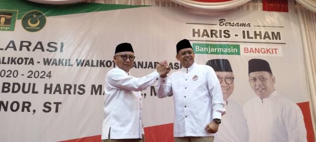 BANGKIT: Pasangan Haris-Ilham saat mendeklarasikan diri di Hotel Best Western Kindai Banjarmasin, Kamis (3/9) pagi.