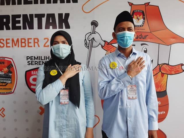UNIK: Pin bekelir kuning dan bergambar