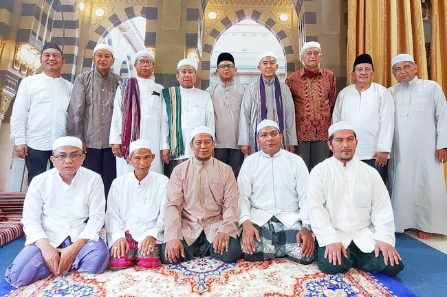 BERSINAR: Andin dan Guru Oton bersama tim penasihat pasangan Banjar Bersinar.