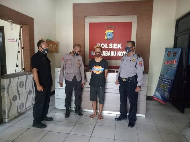 AKHIRNYA TERTANGKAP: HR, pelaku pencurian dua unit handhpone diamankan Polsek Banjarbaru Kota ketika kedapatan tengah mengamen di wilayah Lapangan Murjani Banjarbaru. | Foto: Polsek Banjarbaru Kota for Radar Banjarmasin