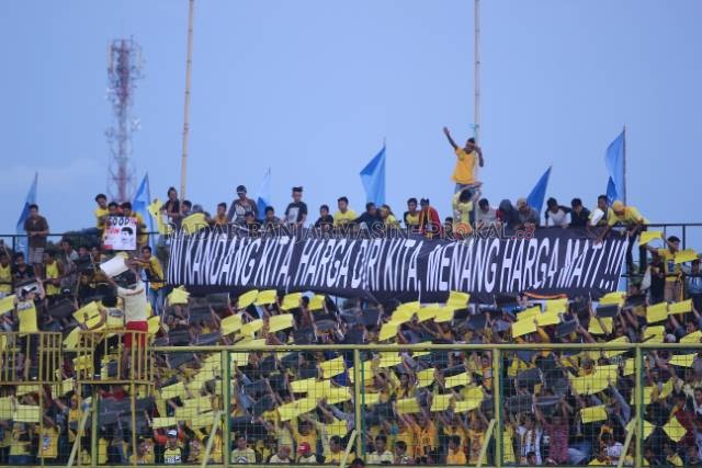 LASKAR ANTASARI: Suporter Barito Putera di Stadion 17 Mei sebelum pandemi. Begitu Liga 1 kembali digulirkan, tentu pemandangan ini bakal dirindukan.  | Foto: Dok/Radar Banjarmasin