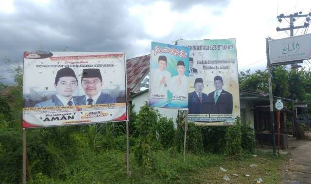 TUNGGU ATURAN: Beberapa baliho kandidat pasangan bupati yang terpasang di HST.