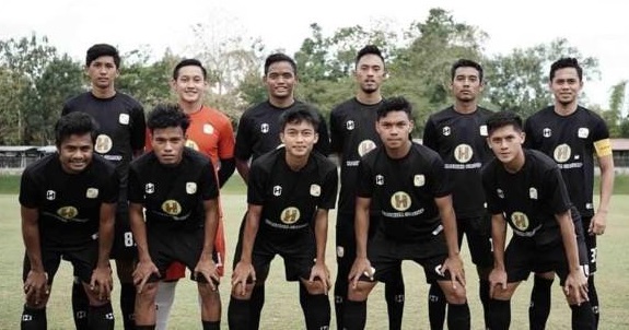 MODAL KERANGKA: Djajang Nurjaman puas melihat performa pemain mudanya saat meraih kemenangan besar pada laga uji coba perdana di Yogyakarta.