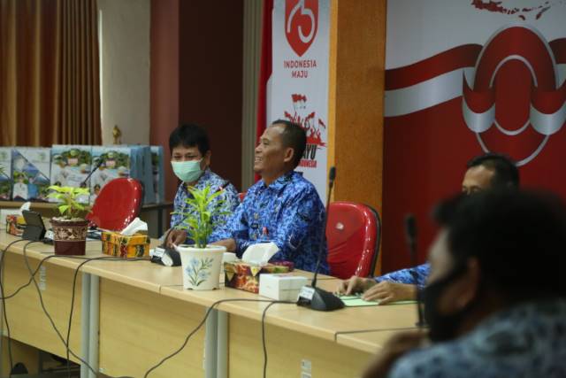 TERTIB UKUR: Bupati Tala Sukamta menyampaikan sambutan terkait komitmen kerja untuk mendorong Kabupaten Tala menuju Daerah Tertib Ukur.