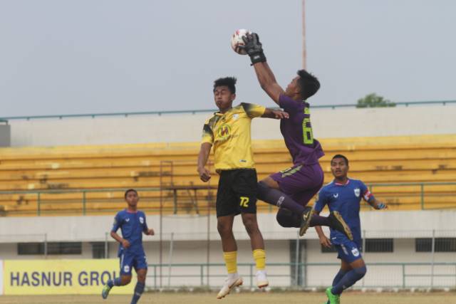 STRIKER: Meski Barito Putera tanpa sosok penyerang asing, pemain muda Kahar Musakkar menunjukkan kapasitasnya.