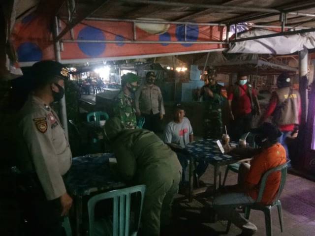 TIM GABUNGAN: Tim gabungan penegakan Perbup Nomor 28 Tahun 2020 gencar melakukan razia protokol kesehatan (Protkes) di wilayah Kecamatan Batulicin.