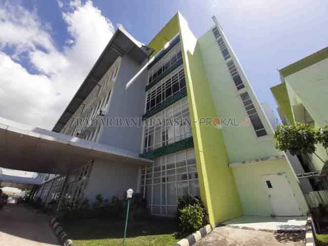 CARI DIREKTUR: Rumah Sakit Sultan Suriansyah di Jalan Rantauan Darat. Pemko Banjarmasin masih mencari direktur definitif untuk rumkit tersebut. | FOTO: WAHYU RAMADHAN/RADAR BANJARMASIN