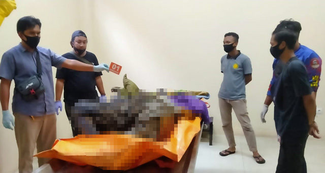 Seorang pria tua ditemukan tewas dalam kondisi mengenaskan di sebuah rumah di Jalan Simpang Kuin Selatan RT 14, kemarin (1/10) siang.