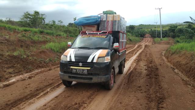 LICIN: Proyek jalan Tg Semalantakan - Sulangkit molor. Jalan belum dilakukan perkerasan. Pekerjaan yang dianggarkan Rp10 miliar ini terancam molor.