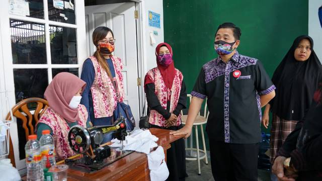 UMKM: Ibnu saat mengunjungi pelaku UMKM Rahayu