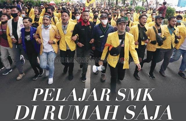 AKSI: Tepat sepekan, saat seribu mahasiswa menyerbu DPRD Kalsel, Kamis (8/10) lalu. | FOTO: WAHYU RAMADHAN/RADAR BANJARMASIN