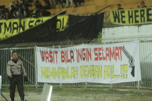 TIDAK SINKRON: PSSI dan Polri lagi-lagi tak sependapat mengenai lanjutan Liga 1. Tim-tim Liga 1 sepakat untuk Liga berlanjut November mendatang. Namun, Polri bersikukuh tak akan memberikan izin keramaian.