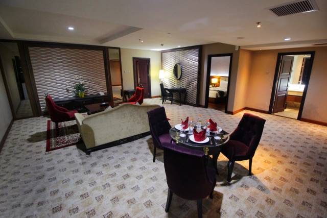 GRATIS: Bikin video dan foto bersama keluarga atau sendirian dengan latar belakang Grand Dafam Q Hotel, bisa menginap gratis di presiden suit Dafam. | FOTO: DAFAM FOR RADAR BANJARMASIN