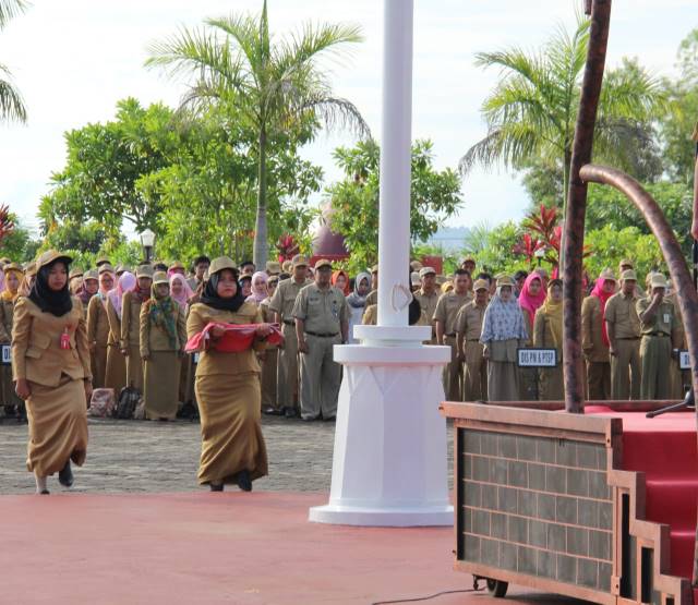 ATURAN: Para aparatur sipil negara (ASN) di Pemkab Tanah Bumbu dalam sebuah upacara. Di momen Pilkada 2020 mereka diwajibkan menjaga netralitas.