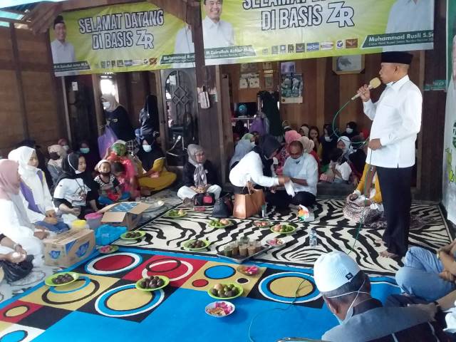 CAWABUP : M Rusli saat kampanye dialogis di Desa Gunung Raya Kecamatan Mantewe.