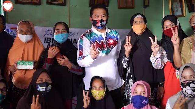 WISATA: Ibnu Sina saat mengunjungi Kampung Biru dan Hijau yang menjadi salah satu destinasi wisata di Banjarmasin