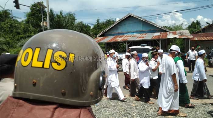 DIJAGA KETAT: Sidang putusan Despianoor Guru Honor yang mendakwahkan islam dan khilafah di sosmed dijaga ketat aparat.