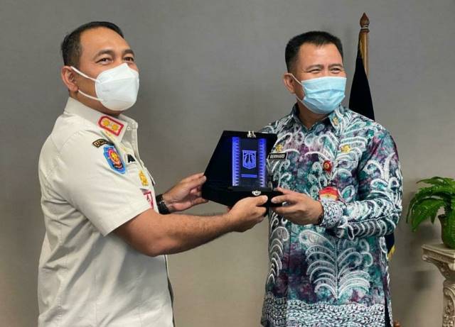 MARKAS SATPOL PP: Kunjungi markas besar Satpol PP Provinsi DKI Jakarta yang diterima oleh Kepala Satpol PP, Arifin dan mengadakan apel siaga personil Satpol PP di halaman kantor Satpol PP Prov DKI Jakarta.