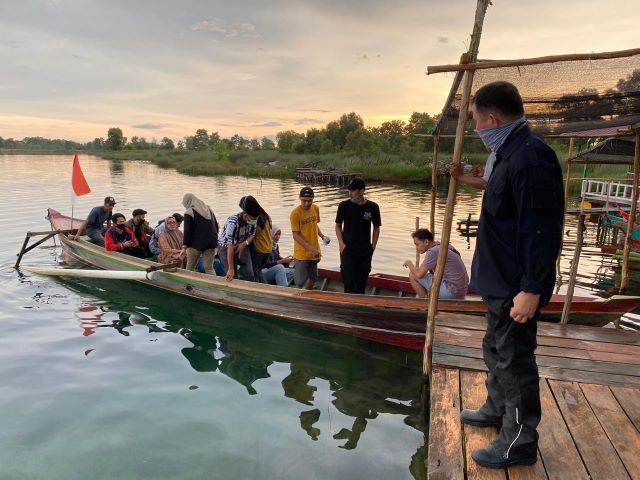 RAMAI: Meski masih dalam suasana pandemi, tapi momen libur panjang pekan ini tak ingin dilewatkan masyarakat begitu saja, tempat wisata pun terlihat ramai pengunjung. | Foto: Humas Pemko For Radar Banjarmasin
