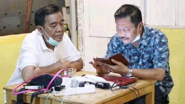 SANTAI: Iwansyah dan Wartono ketemu bareng.