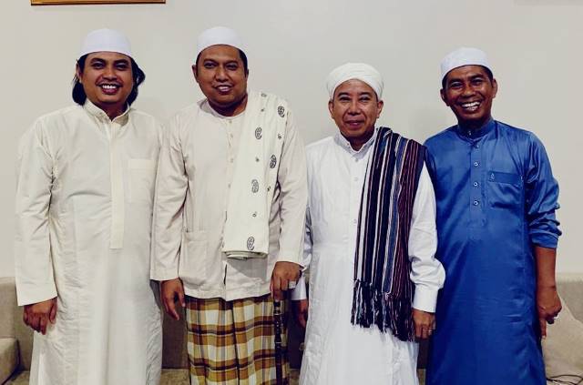 Pengasuh Ponpes Darussalam Martapura dan Habib Banua menjalin Silaturahmi dengan Mardani H Maming.