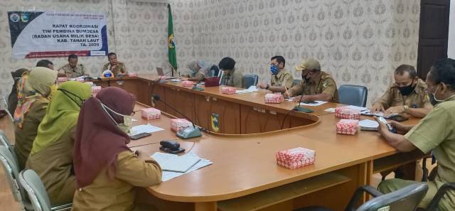 BUMDES: Asisten II Pemkab Tala Akhmad Hairin (kanan) menghadiri Tim Pembina BumDesa.