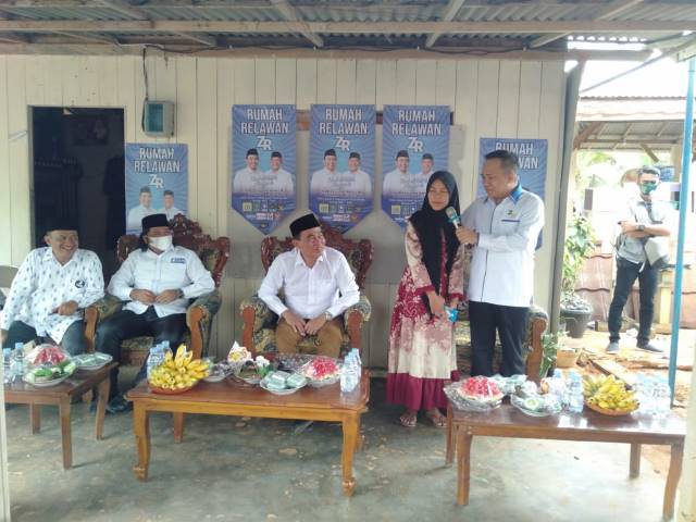 MENGAJAK : Bupati Tanbu H Sudian Noor mengajak masyarakat memilih paslon H M Zairullah Azhar dan M Rusli.