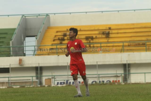 KOMITMEN: Fullback muda Barito Putera, Bagas Kaffa siap kembali ke klub usai menjalani pemusatan latihan bersama Timnas Indonesia U-19.