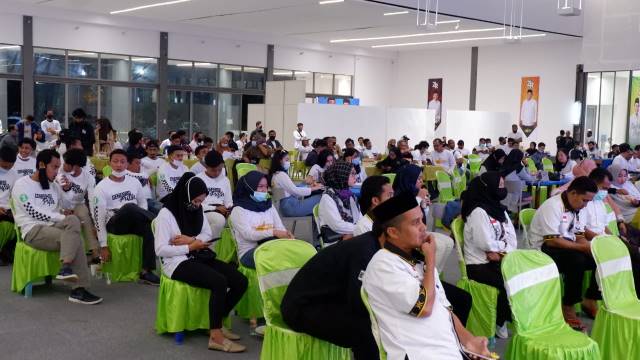 BERGEMURUH : Gedung Liana bergemuruh, relawan optimis ZR menang.