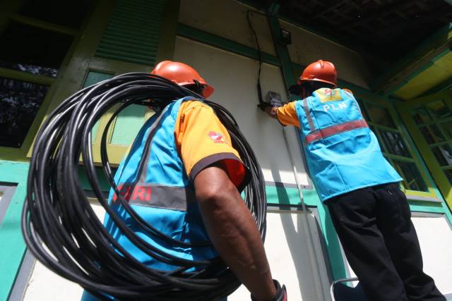 LAYANAN LISTRIK: PLN hadir menerangi Indonesia dan terus berupaya menyediakan layanan listrik berkualitas demi memajukan bangsa. | FOTO: PLN FOR RADAR BANJARMASIN