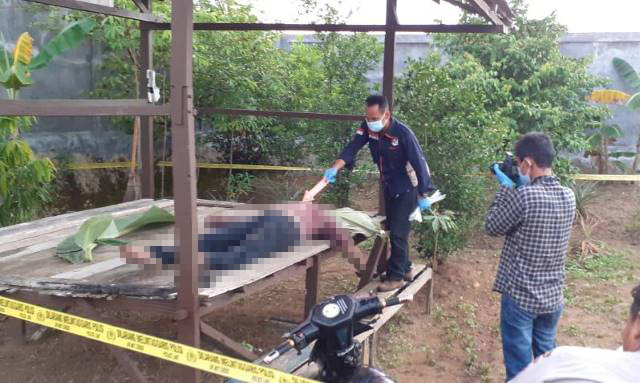 OLAH TKP: Personel Polres Banjarbaru melakukan olah TKP di lokasi jasad ditemukan | Foto: Polres Banjarbaru for Radar Banjarmasin